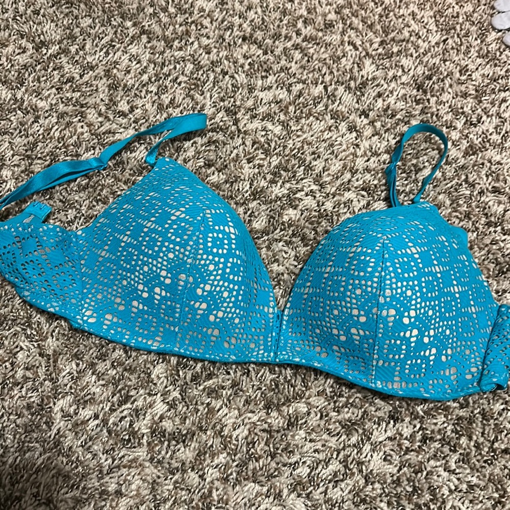 Victoria’s Secret Plunge Soft Cup No Wire Bra Size 34dd